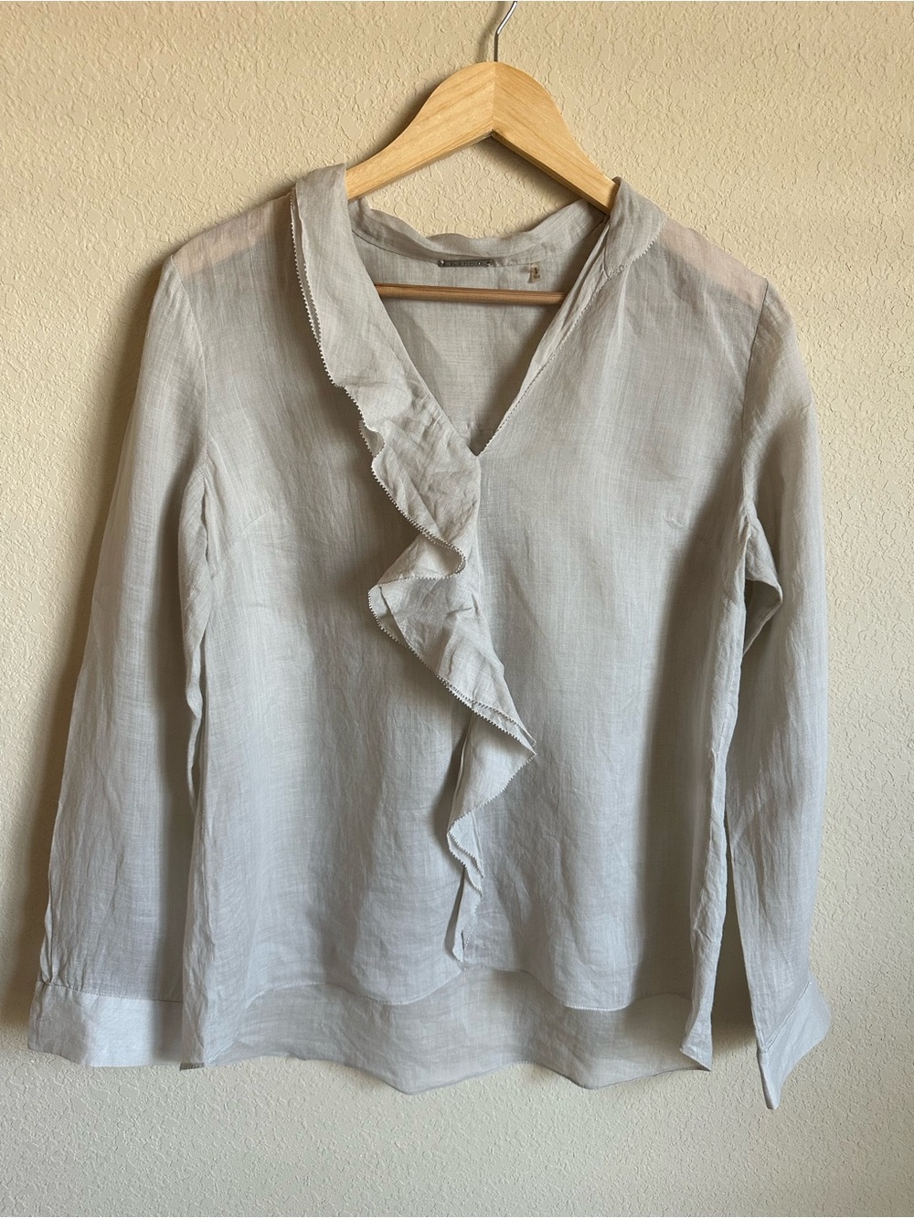 Elie Tahari Light Gray Ruffle V-Neck Blouse 100% Ramie Size S